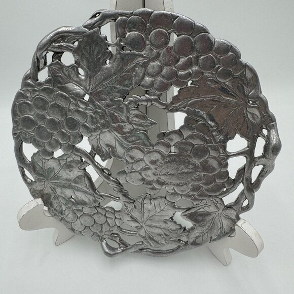 Grapevine Trivet by Arthur Court • 8" Round Footed Hotplate • Silver Antiqued Pi - Picture 5 of 8